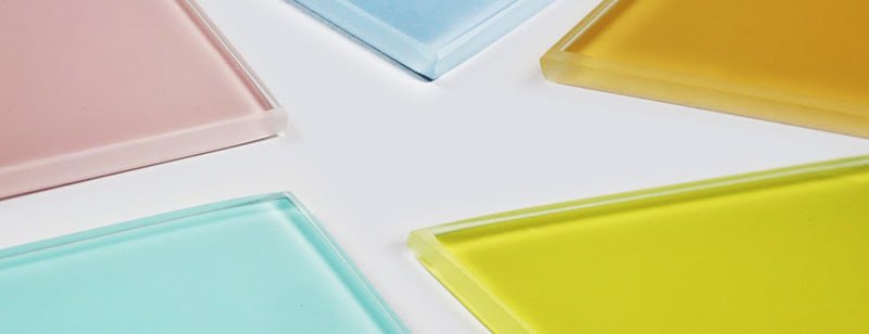 Étagère en Verre sur Mesure : maximiser l’espace avec panache ! 1 verre laqué coloré sur mesure